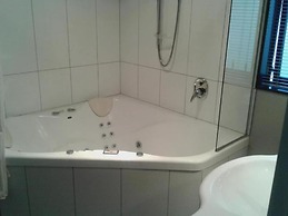 Grove Park Motor Lodge