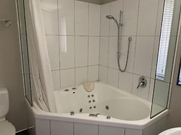 Grove Park Motor Lodge