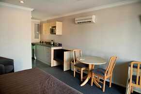 Grove Park Motor Lodge