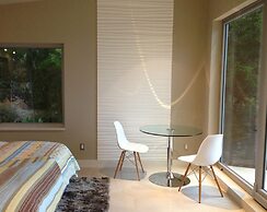 Pointhouse Suites On Sargeant Bay