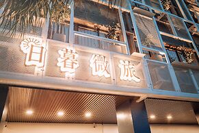 Traveller-Inn Day Moon Hotel