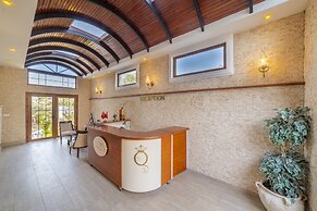 Queen Boutique Hotel