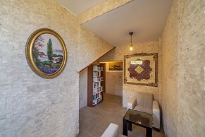 Queen Boutique Hotel