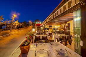 Queen Boutique Hotel