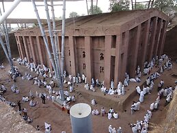 Zan-Seyoum Hotel