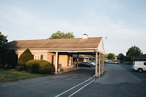 Country Squire Inn and Suites