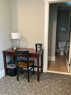 Country Squire Inn and Suites