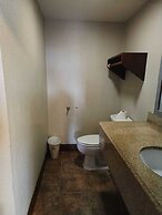 American Inn And Suites by OYO Victoria