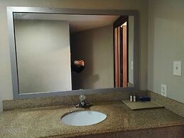 American Inn And Suites by OYO Victoria