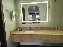 American Inn And Suites by OYO Victoria