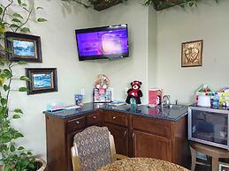 American Inn And Suites by OYO Victoria