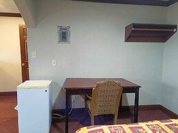 American Inn And Suites by OYO Victoria