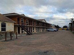 American Inn And Suites by OYO Victoria