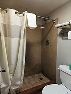 American Inn And Suites by OYO Victoria