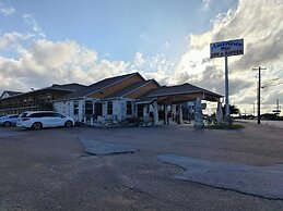 American Inn And Suites by OYO Victoria