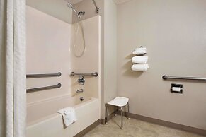 Super 8 by Wyndham Lincoln North