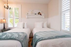 Marginal Way House Hotel