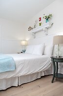 Marginal Way House Hotel