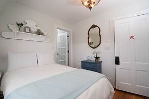 Marginal Way House Hotel