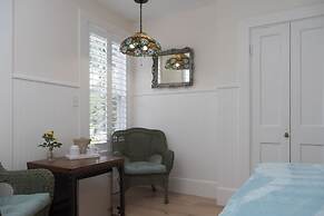 Marginal Way House Hotel