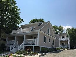 Marginal Way House Hotel