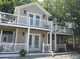 Marginal Way House Hotel