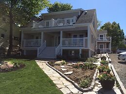 Marginal Way House Hotel