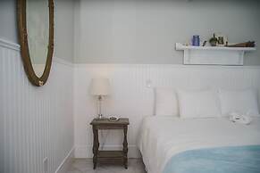 Marginal Way House Hotel