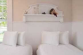 Marginal Way House Hotel