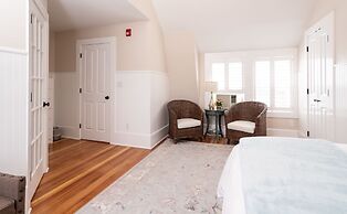 Marginal Way House Hotel