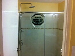 Oakland Guest Apartments