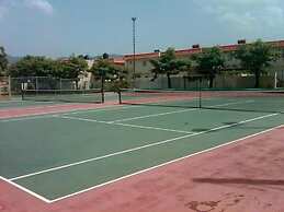 Oakland Guest Apartments