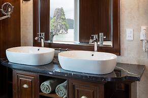 Paradise Elegance Cruise