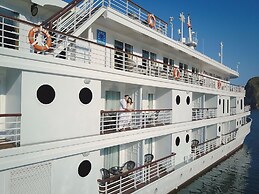 Paradise Elegance Cruise