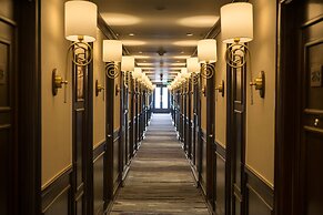 Paradise Elegance Cruise