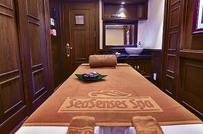 Paradise Elegance Cruise