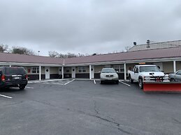 Turnpike Motel