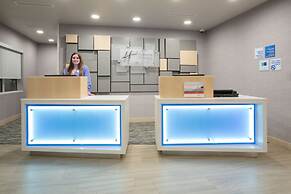 Holiday Inn Express and Suites Lincoln I - 80 by IHG
