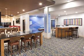 Holiday Inn Express and Suites Lincoln I - 80 by IHG