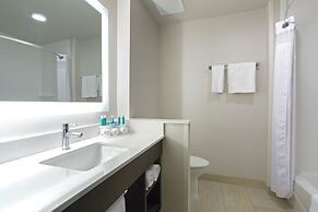 Holiday Inn Express and Suites Lincoln I - 80 by IHG