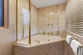 Charlesworth Bay Beach Resort