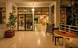 Kandyan Reach Hotel