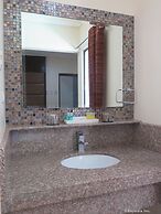 717 Cesar Place Hotel