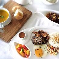 717 Cesar Place Hotel