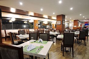 717 Cesar Place Hotel