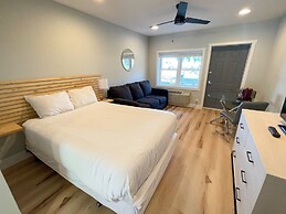 Lake Bluff Inn and Suites