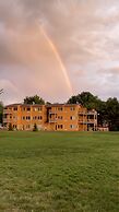 Lake Bluff Inn and Suites