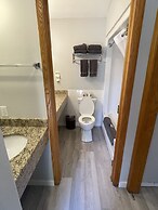 Lake Bluff Inn and Suites
