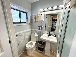 Lake Bluff Inn and Suites