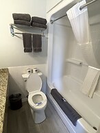 Lake Bluff Inn and Suites